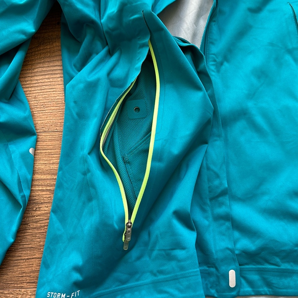 Nike Storm Fit Lightweight Jacket - Picture 4 of 9